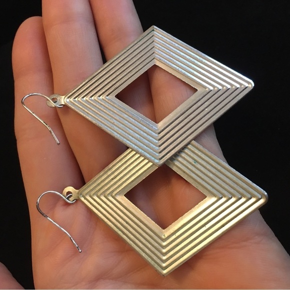 VINTAGE Diamond Shape Hook Dangle Earrings - Picture 6 of 8